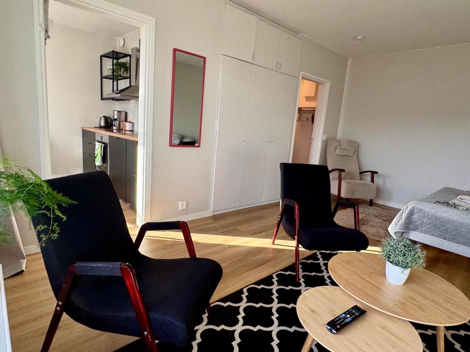 Kiva Majoitus 1-4Hloe, 500M Keskustaan, Parkkipaikka Apartment เอาลู ภายนอก รูปภาพ